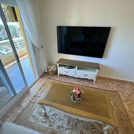 Cozy 2 Bedroom Near Locos Apartment