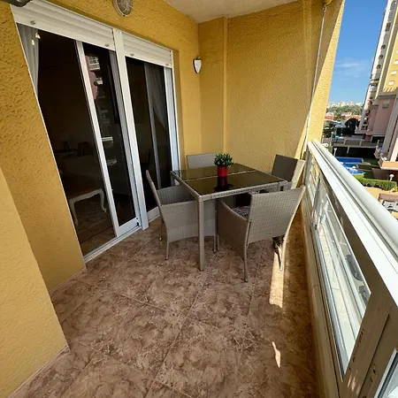 Cozy 2 Bedroom Near Locos *