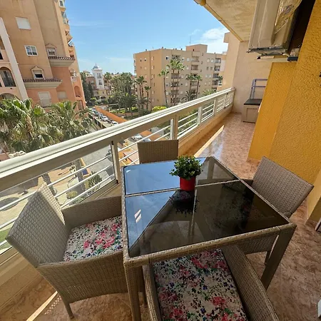 Cozy 2 Bedroom Near Locos Apartment