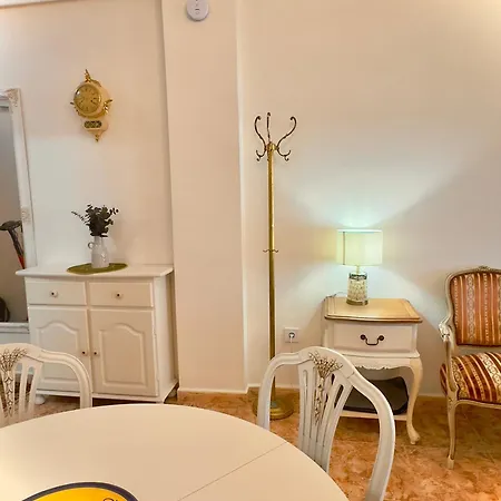 Cozy 2 Bedroom Near Locos 아파트 또레비에하